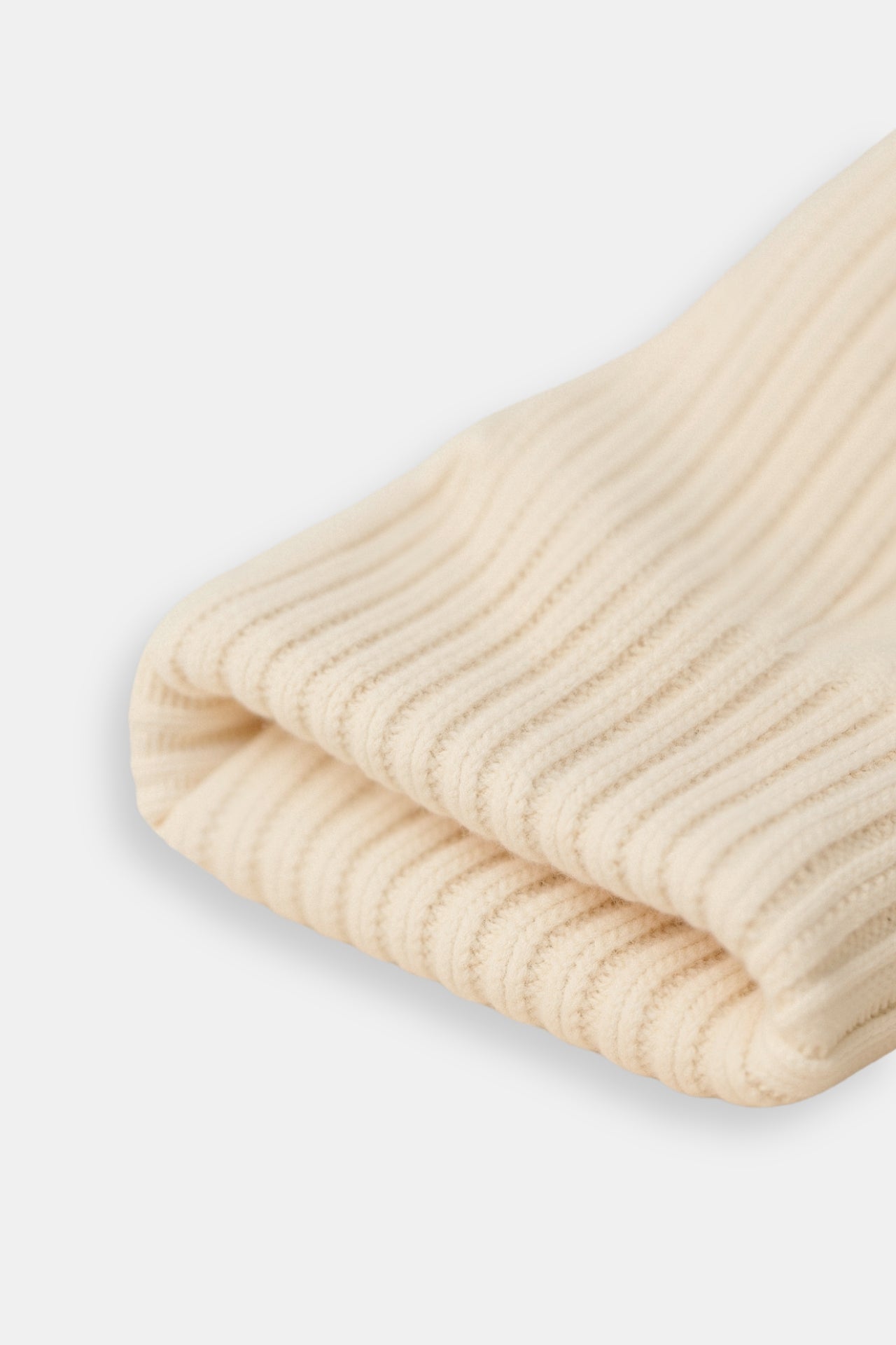 A Verry Nice Aesthetic Old Money Title That Sounds Really Professional En Fits In To The Store Saint Soul Retro sweater with long sleeves in solid color